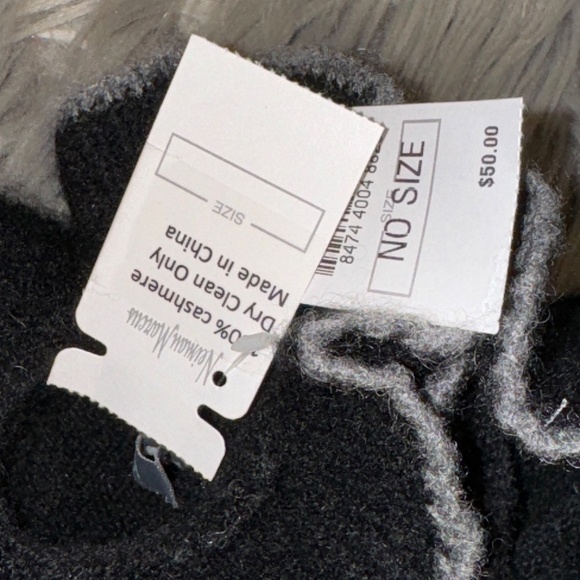 NWT Vintage Neiman Marcus 100% Cashmere Ruffle Hem Black Gloves O/S - Picture 3 of 3